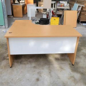 Bàn Làm Việc Gỗ BLVG16.jpg