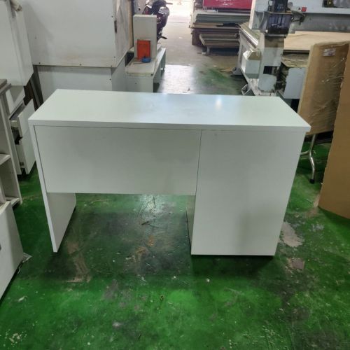Bàn Làm Việc Gỗ BLVG02.jpg